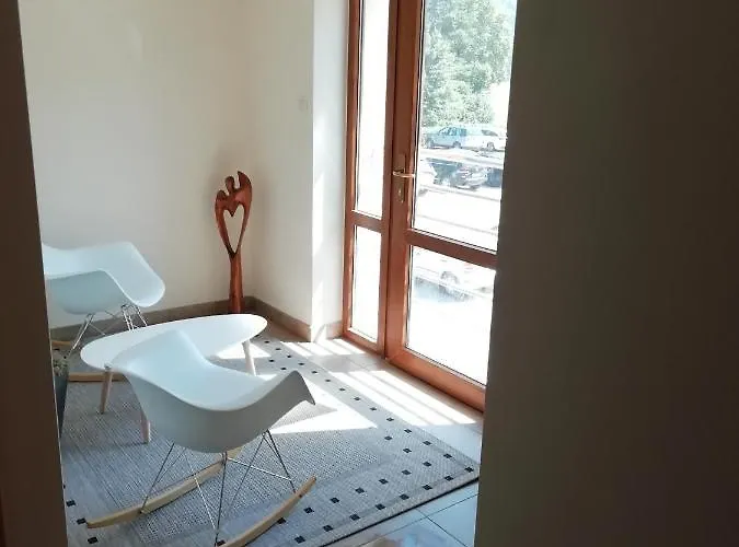Adela Πανσιόν